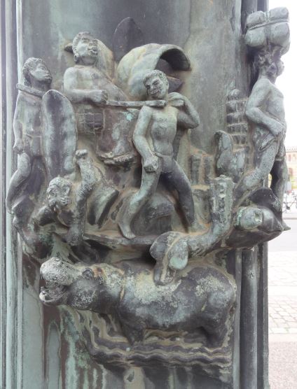 La Casa del Mundo. Pedestal de la enseña. El amo y los esclavos.. Gotemburgo. Foto R.Puig