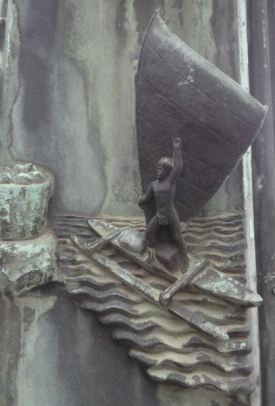 La Casa del Mundo. Pedestal de la enseña. Navegante polinesio. Gotemburgo. Foto R.Puig
