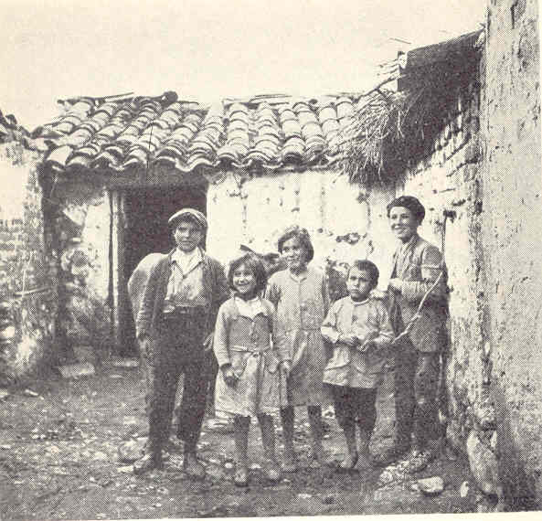 Niños pobres entre Valencia y Madrid. Allan Vougt. Moskva Madrid. Stockholm 1938