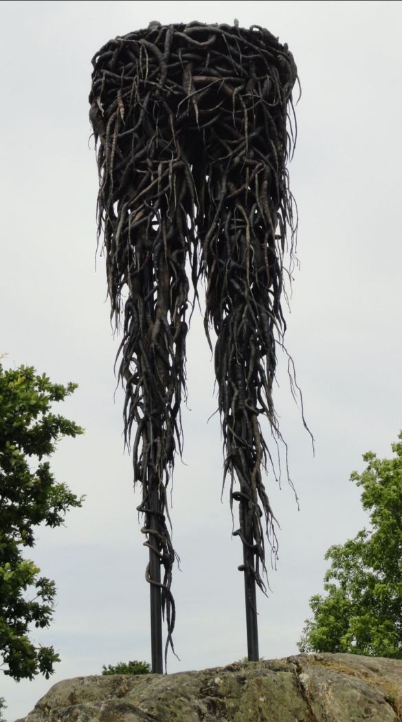 Helena Mutanen. Suecia. 2010 - 2016. Jus soli. Técnica mixta, tela encerada y metal. Pilane 2016. Foto R.Puig