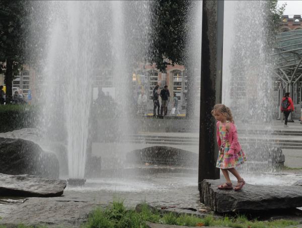 gante-la-fuente-frente-a-la-estacion-sint-pieters-foto-r-puig