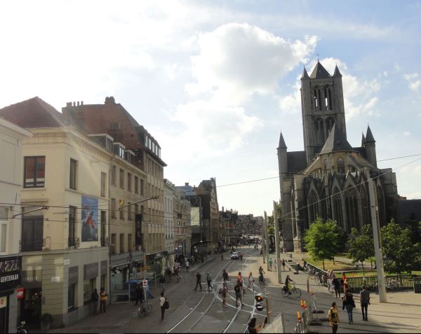 Gante. La iglesia de San Nicolás en la Cataloniestraat.. Foto R.Puig