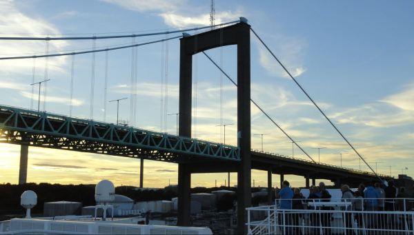 Pasando bajo el Älvsborgsbron. Foto R.Puig