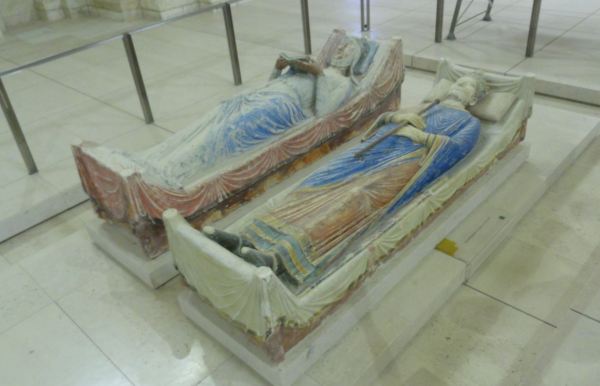 Enrique II de Inglaterra (+1189) y la Reina Leonor de Aquitania (+1204). Abadía de Fontevraud. Foto R.Puig