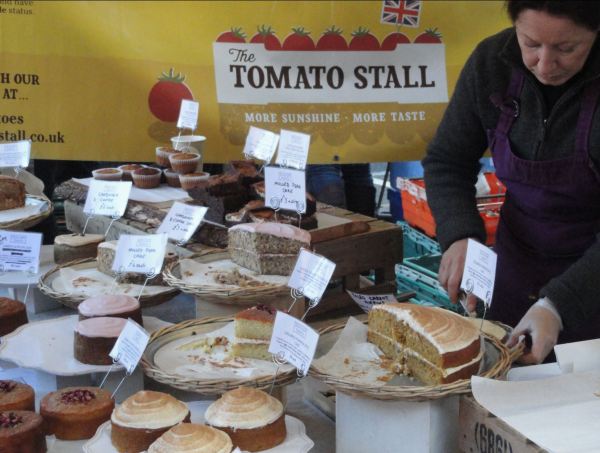 En el mercadillo del barrio.  Foto R.Puig