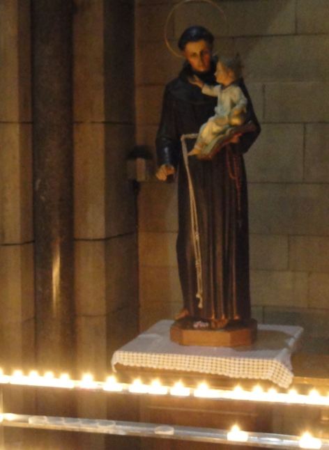 San Antonio en la parroquia católica. Foto R.Puig
