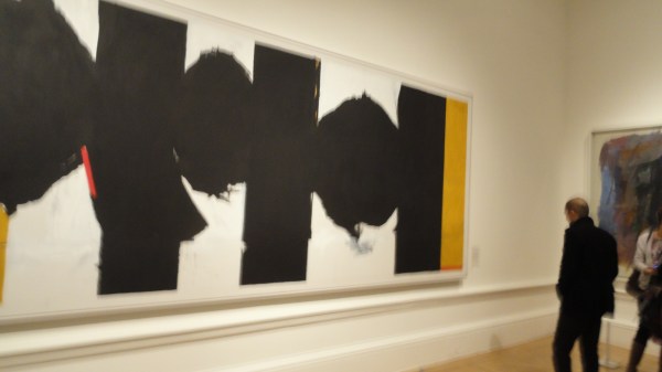 Exposición del Expresionismo abstracto. Royal Academy of Arts. Ante la Elegía de la República Española 1965-75 de Robert Motherwell. Foto R.Puig