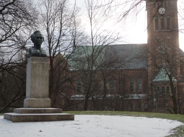 El poeta y la nieve. Foto R.Puig