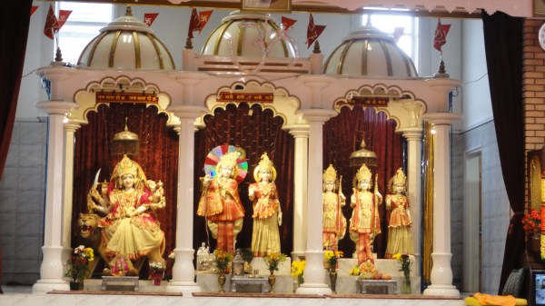 Altares de Durga, Krishna y Rama. Leicester. Foto R.Puig