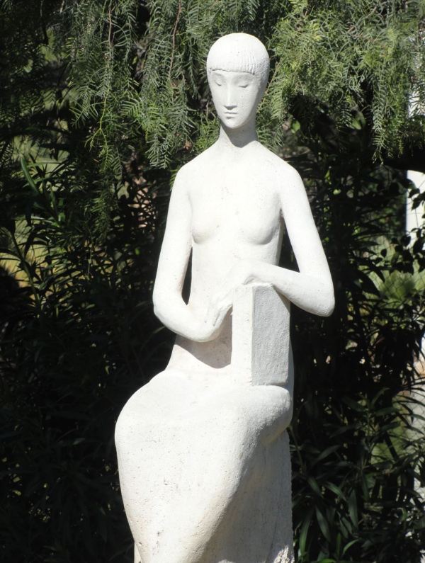 Adolescente de Jose Esteve Edo 1952. Jardines del Real.Valencia. Foto R.Puig