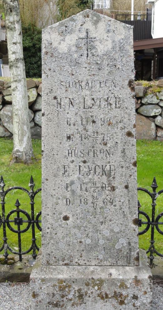 Tumba del capitan de barco Lycke y su esposa. Lyserkil. Foto R.Puig