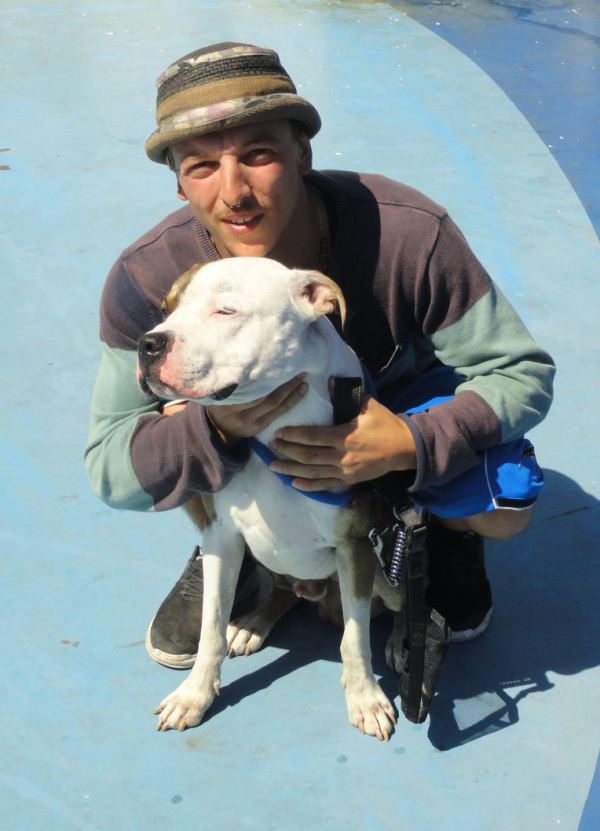 Lorenzo y y su amigo Kersch en la nave. Foto R.Puig