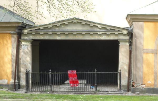 Mausoleo tendedero en el jardín de Santa Clara. Foto R.Puig