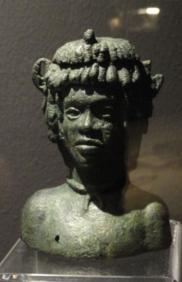 Cabeza de joven negro. Vaso de perfume. siglo II. Bronce. Mostra sobre la Esclavitud. Ara Pacis. Foto R.Puig