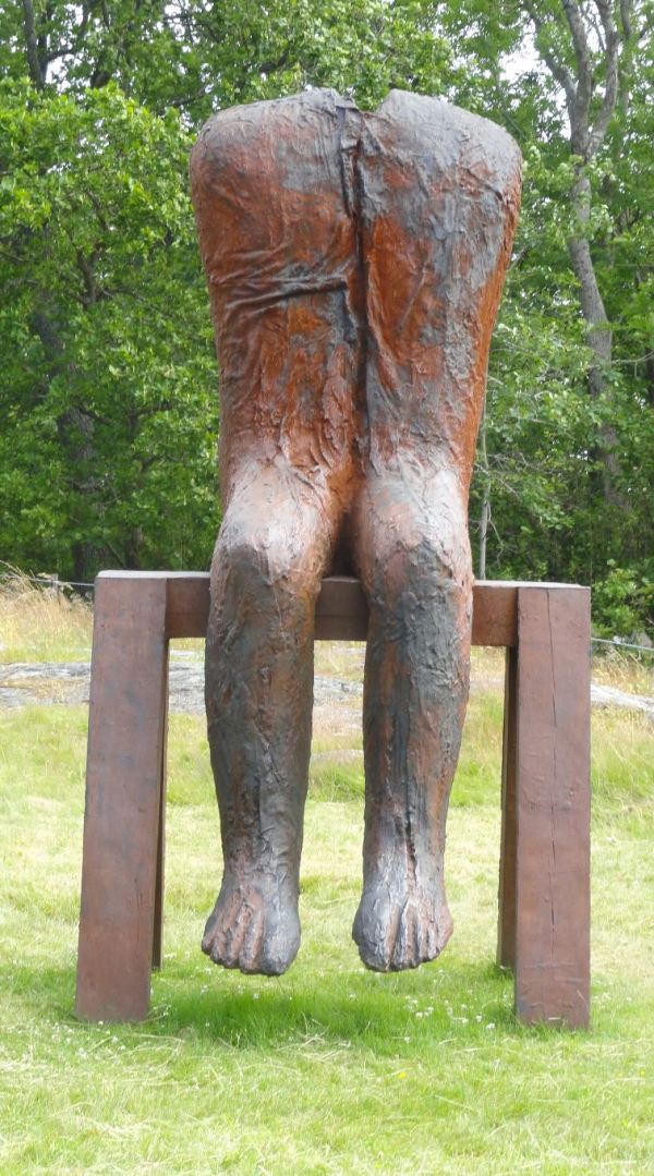 Diez figuras sentadas. Magdalena Abakanowicz. Pilane 2017. Foto R.Puig