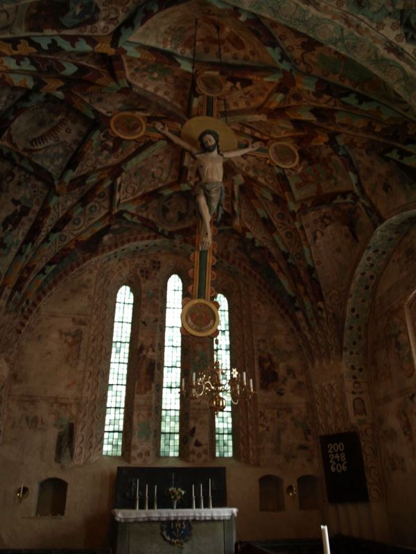 Iglesia de Härkeberga. Altar y Cristo en cruz del siglo XIII. Foto R.Puig