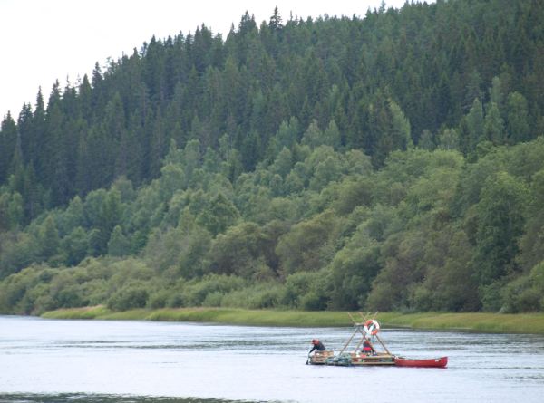 En balsa por el Klarälven. Foto R.Puig