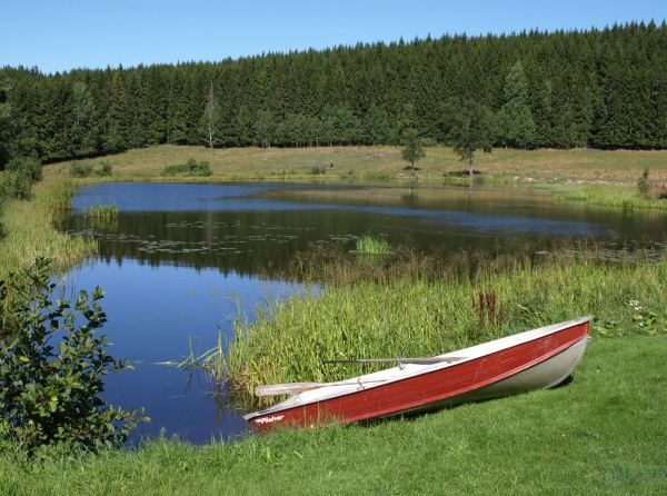 La orilla apacible del Flinssjönen en Kloster. Foto R.Puig