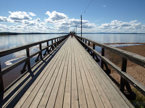 Puente de madera de Rättvik sobre el lago Siljan. Foto R.Puig