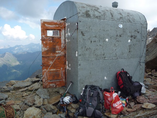 Bivacco Meneghello. Foto: summitpost.org