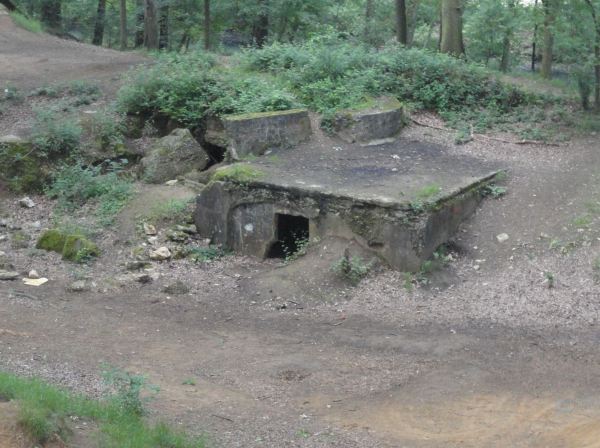 Bunker de defensa de la provincia de Amberes. Foto R.Puig.JPG