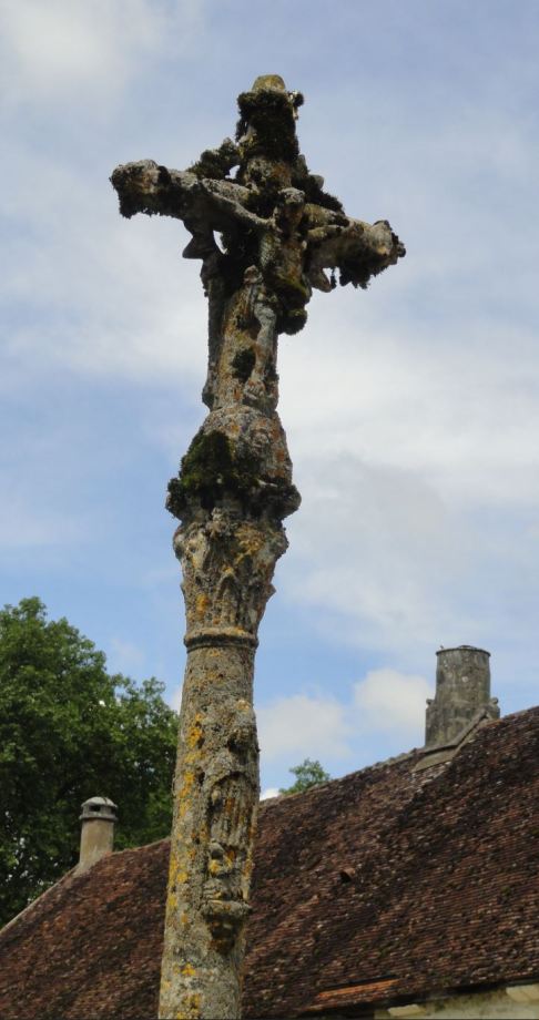 Calvario a la entrada de Fontenay. Foto R.Puig