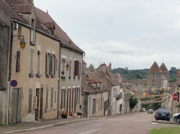 Llegando a Semur-en-Auxois en Borgoña. Foto R.Puig