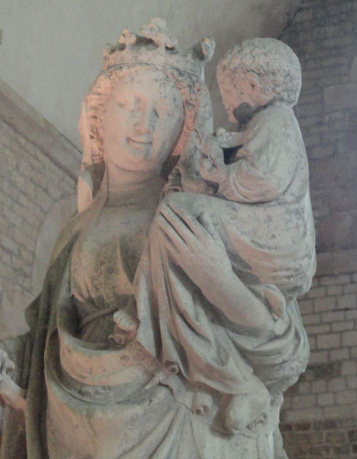 Virgen gótica en la abacial de Fontenay. Fines del siglo XIII. Foto R.Puig