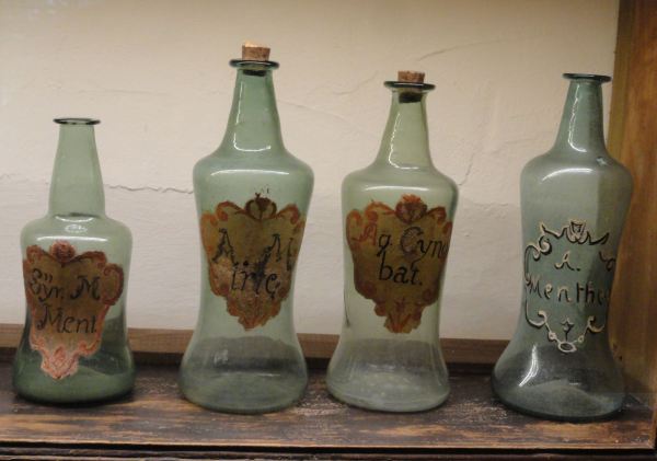 Frascos de farmacopea. Cartuja de Valldemossa. Foto R.Puig