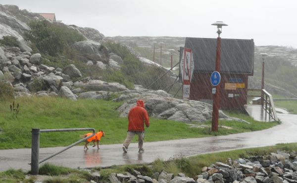 Días de chubasquero. Foto R.Puig