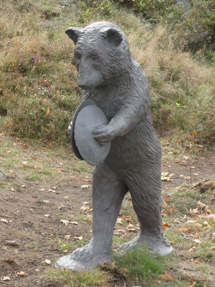 El oso tachin tachan. Bronce. Laura Ford. Pilane 2018. Foto R.Puig