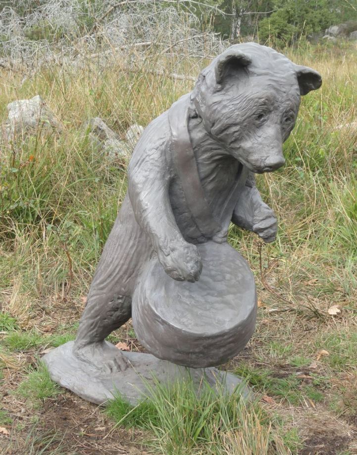 El oso tamborilero. Bronce. Laura Ford. Pilane 2018. Foto R.Puig