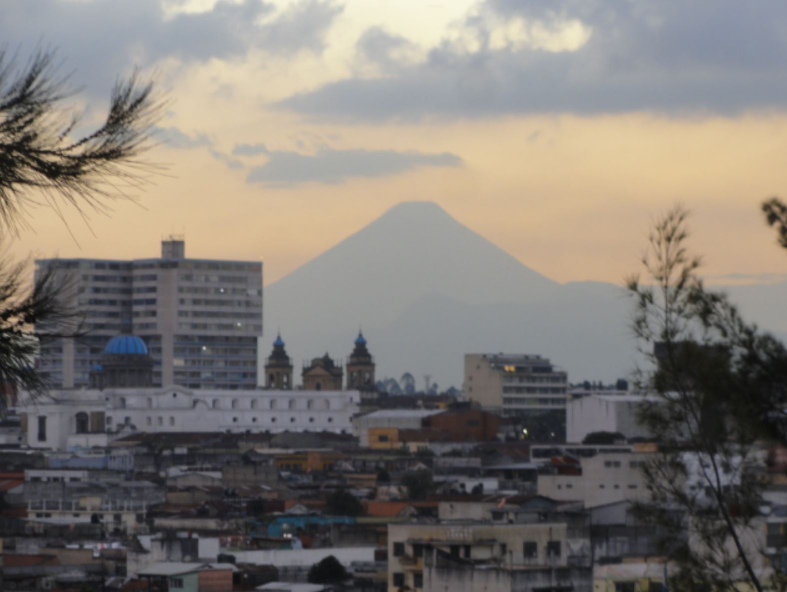 El Volcán del Agua desde Ciudad de Guatemala. Foto R.Puig