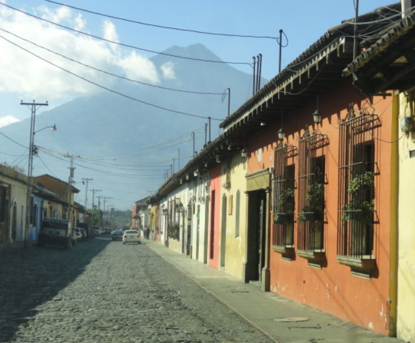 Guatemala. Una calle de La Antigua. Foto R.Puig