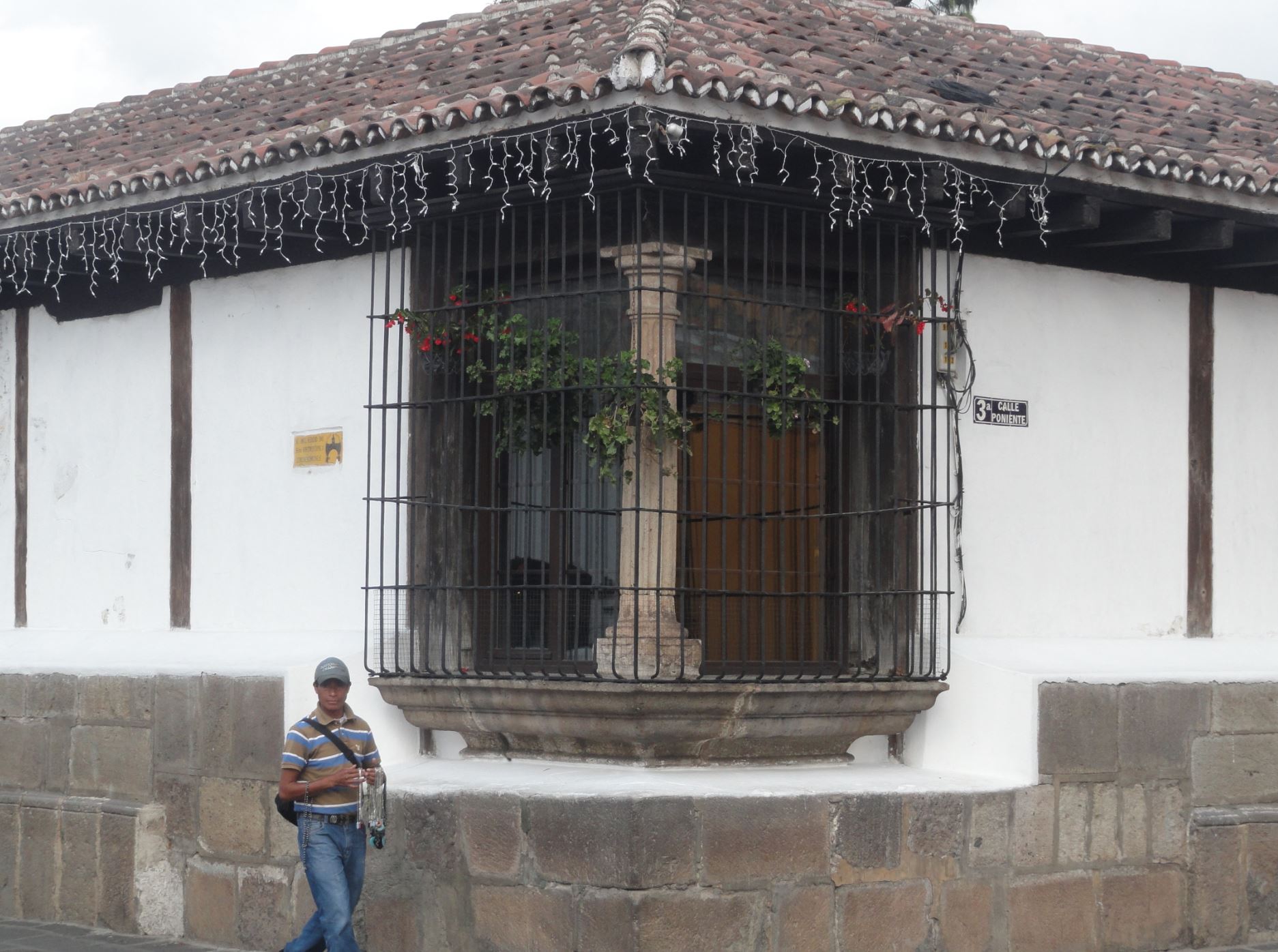 La Antigua. Columna enrejada. Foto R.Puig