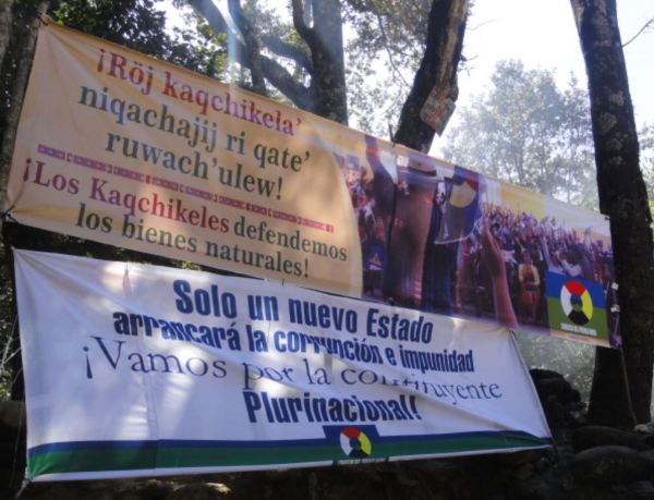 Lemas de la movilización ed los Kaqchikeles en Iximché. Guatemala. Foto R.Puig