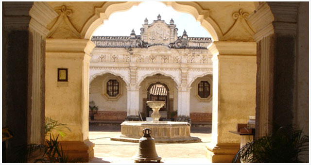 Museo de Arte Colonial. Antigua. Guatemala. Página del Museo