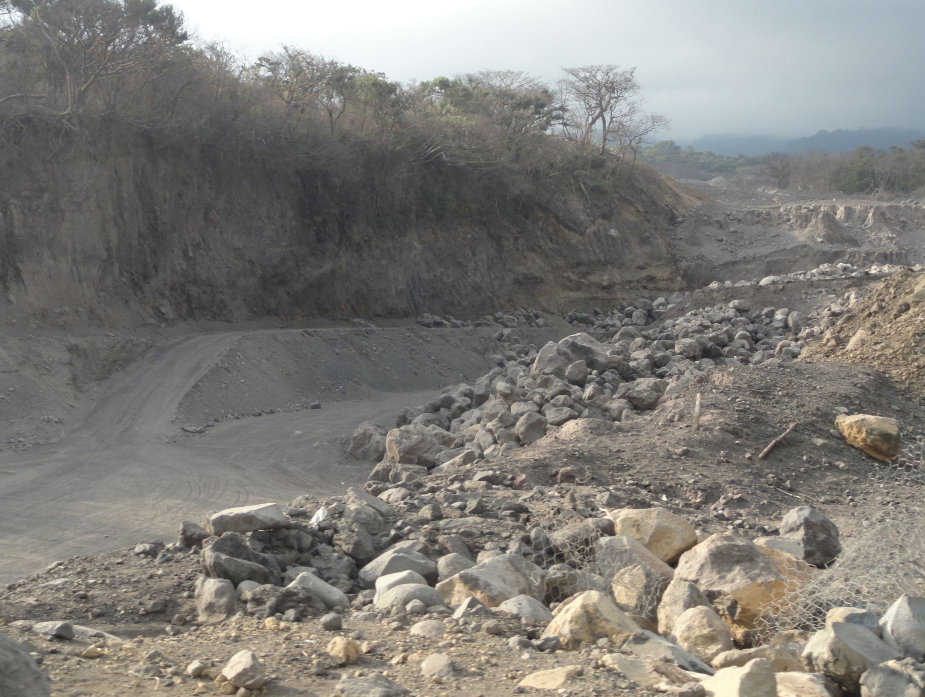 Tras la erupción del Volcán del Fuego. Aquí fluía un rio. Guatemala. Foto R.Puig