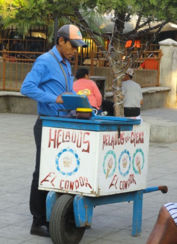 Al rico helado en Santiago Atitlán. Foto R.Puig