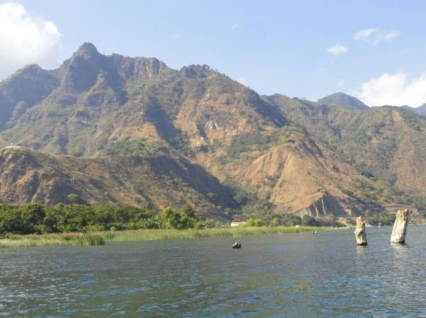Atracando en San Juan La Laguna. Foto R.Puig