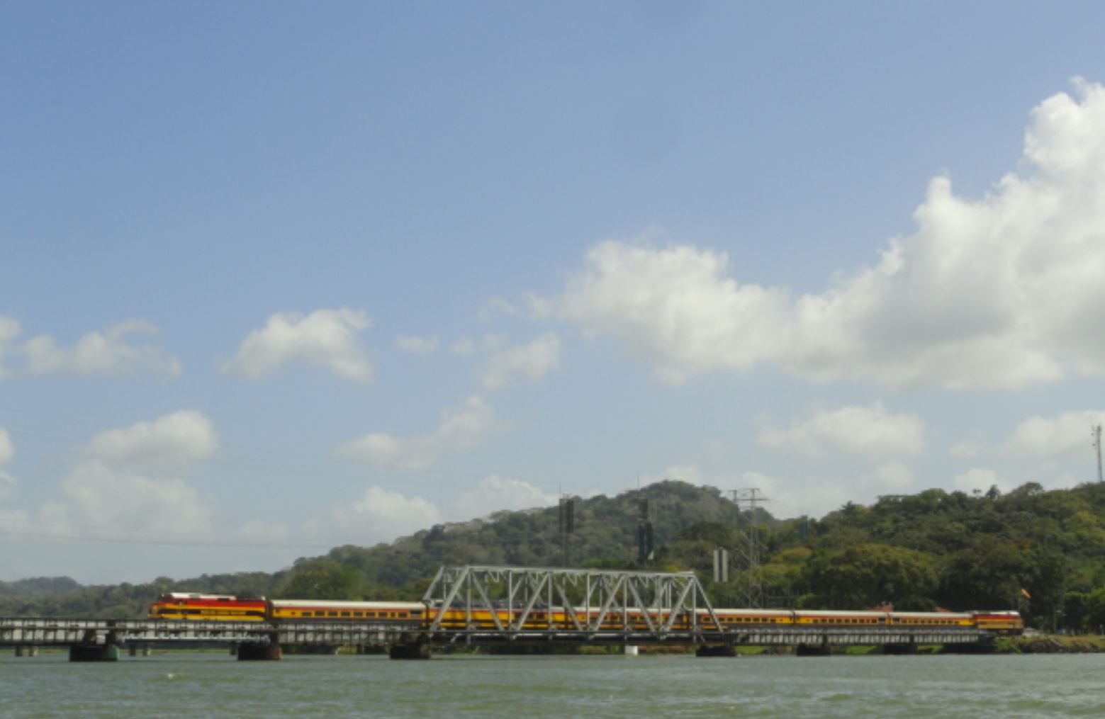 En el Canal de Panamá. Foto R. Puig