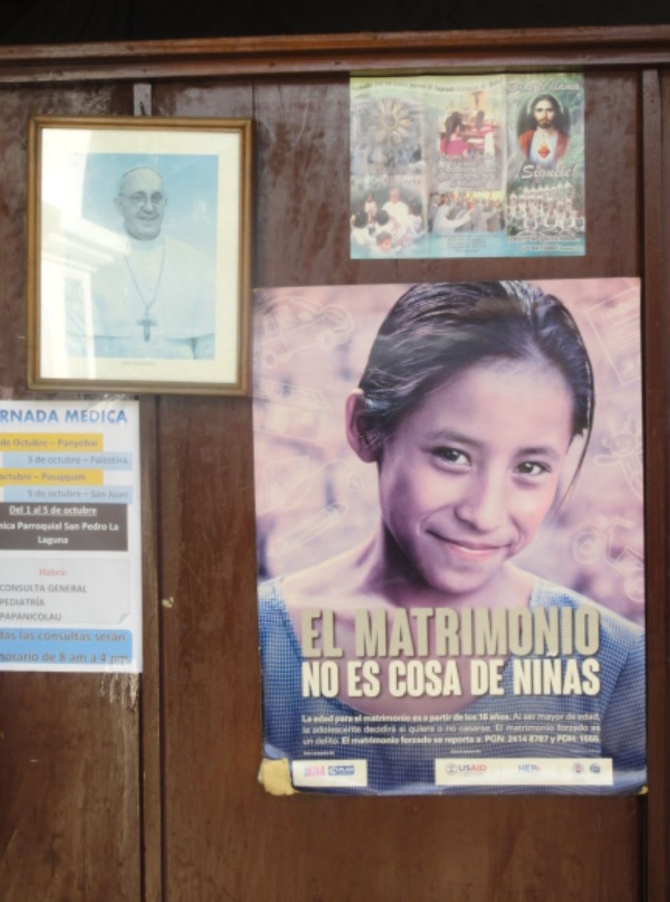 En la iglesia de San Pedro La Laguna.  Foto R.Puig
