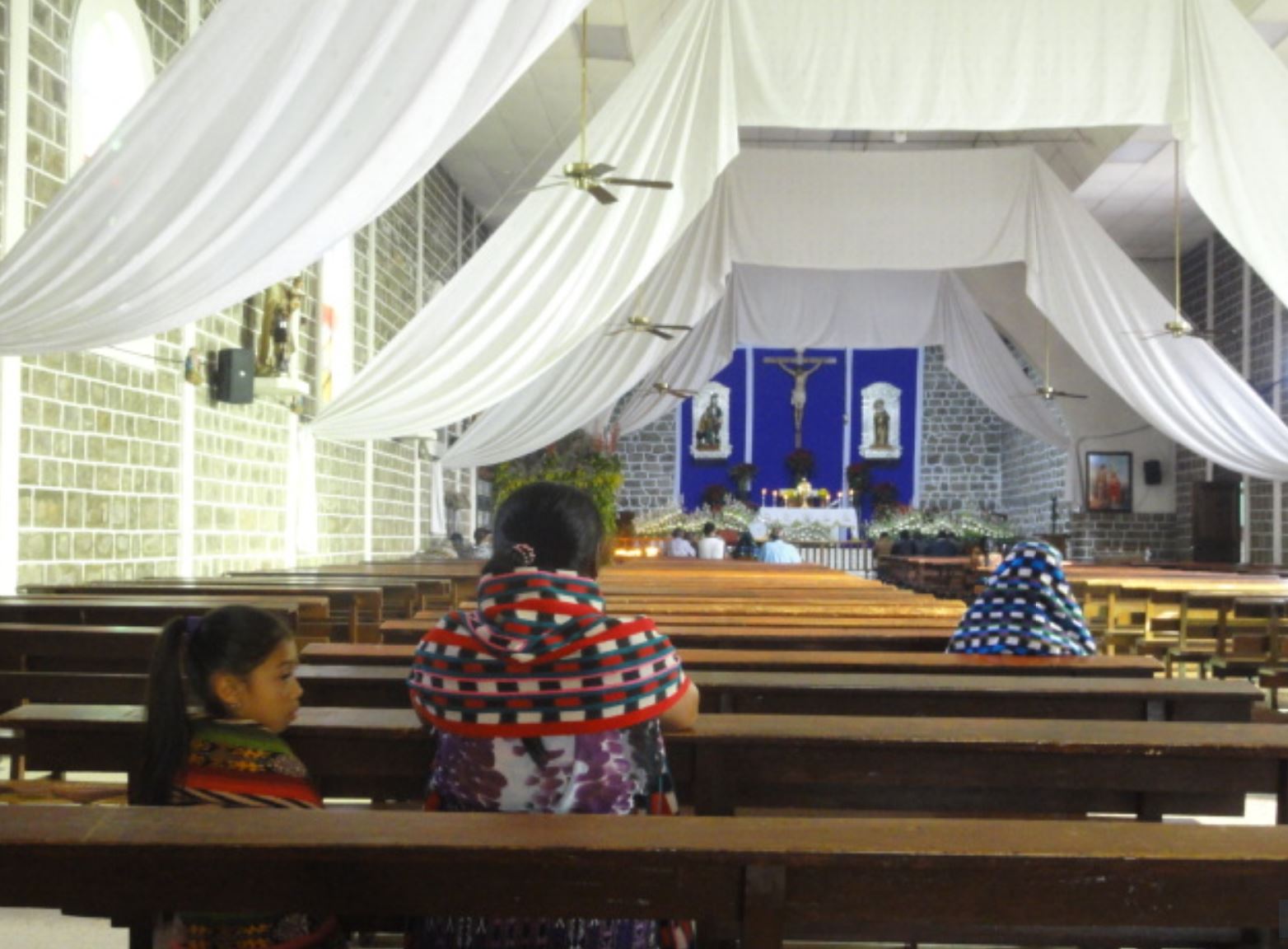 En la iglesia de San Pedro La Laguna.Foto R.Puig