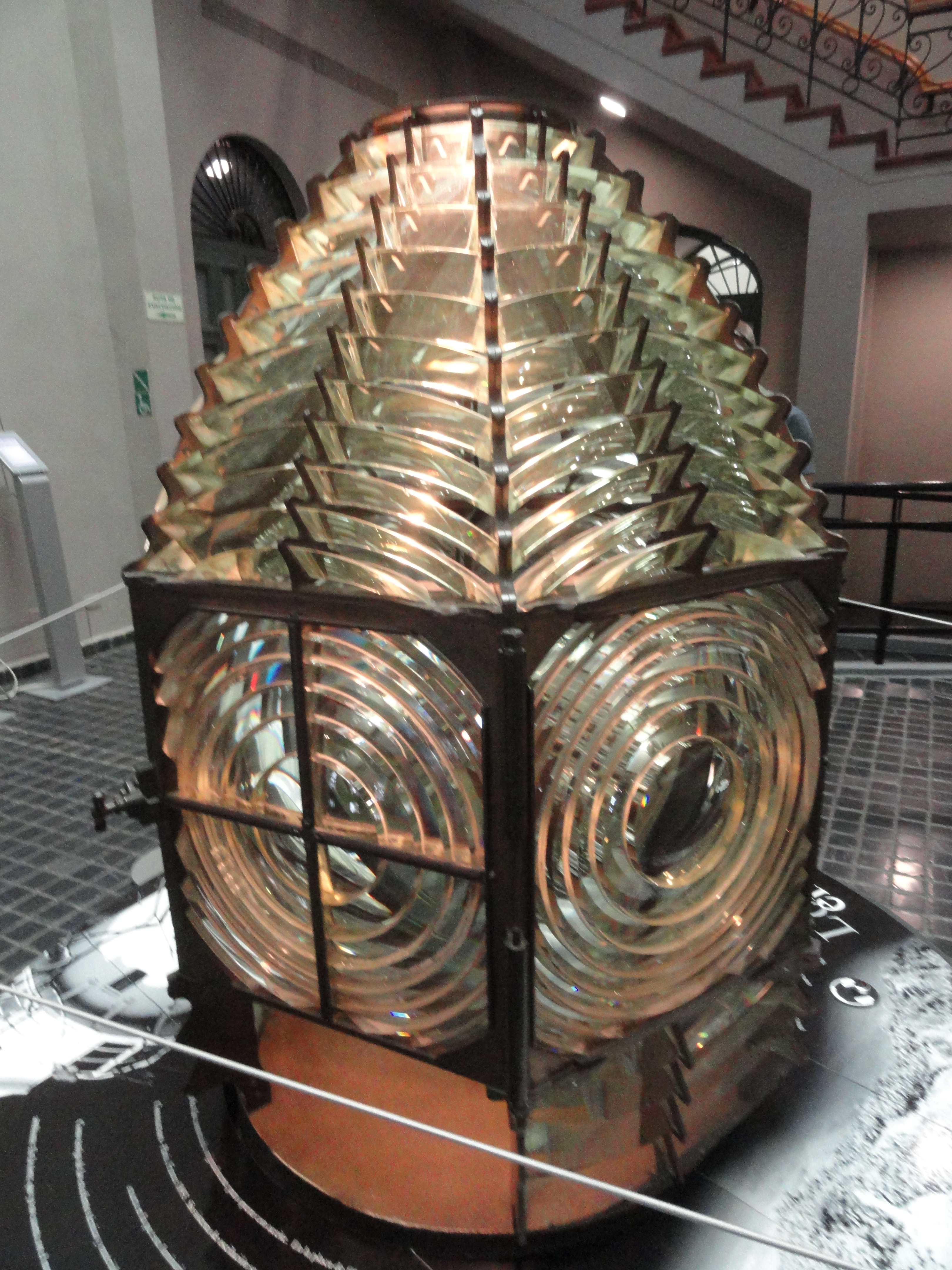 Lámpara de faro de Augusto Fresnel. 1893. Museo del Canal. Foto R.Puig