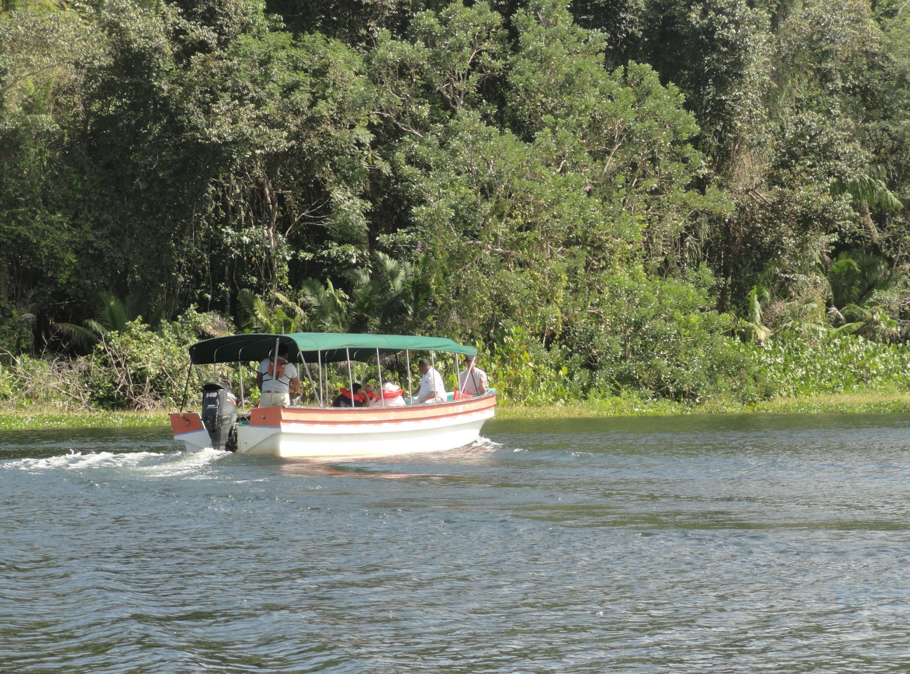 Por el lago Gatún. Foto R.Puig