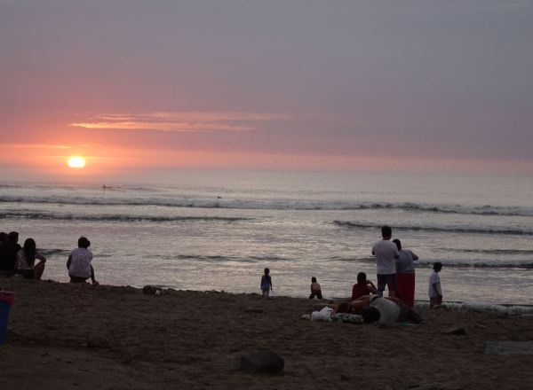 Puesta de sol en Huanchaco. Foto R.Puig