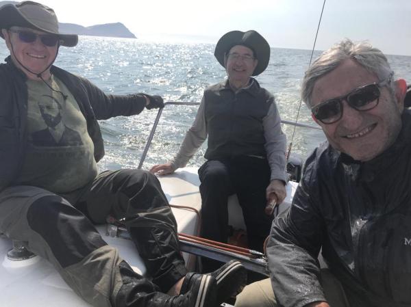 Dos lobos de mar y un polizón. Foto Marie Puig