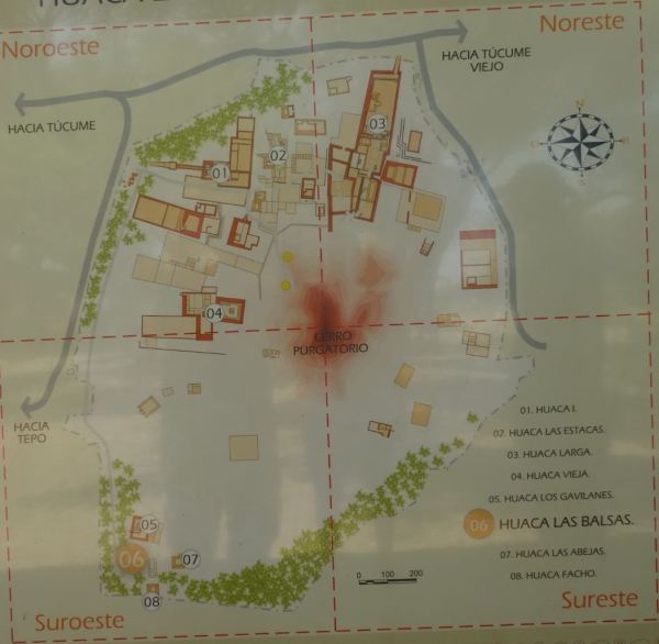 Emplazamiento de las huacas de Túcume. Cartel en la Huaca de las Balsas.