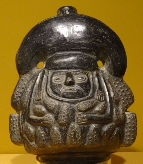Huaco de la deidad del maiz. Museo del sitio. Túcume