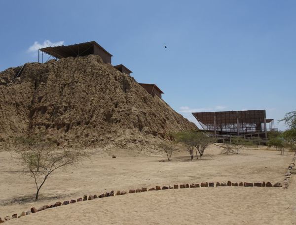 Pirámide en proceso de excavación en Túcume.13 febrero 2019. Foto R.Puig